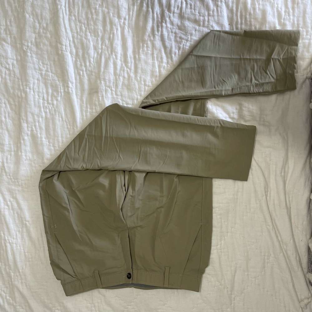 Under Armor Khaki Pants Size 34/32